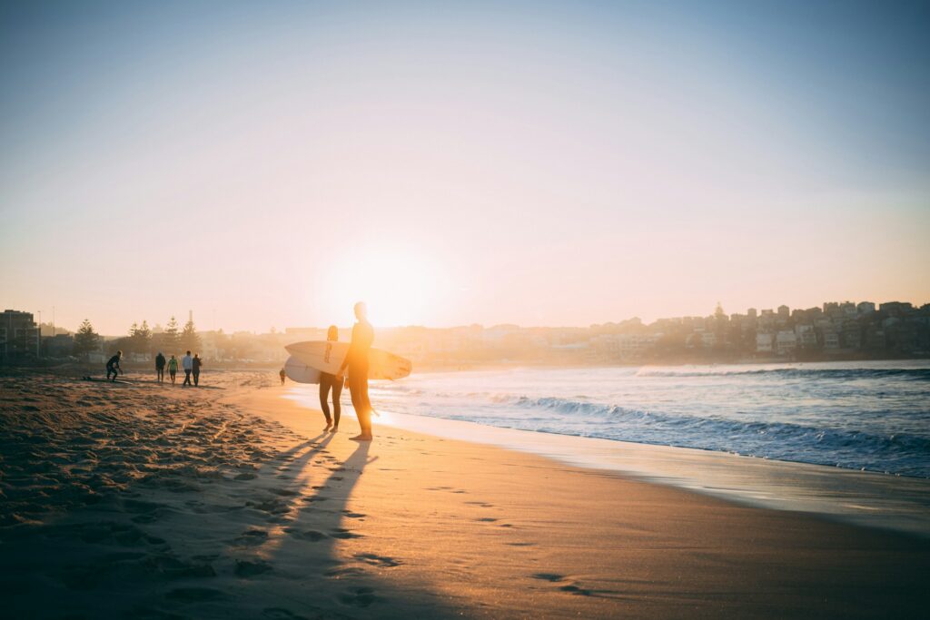 Bondi Beach, Sydney. Szörfösök.