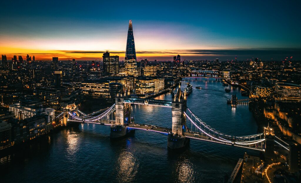 Budapest–London olcsó repülőjegyek a Ryanair járataival, kilátás a Big Benre és a Temzére