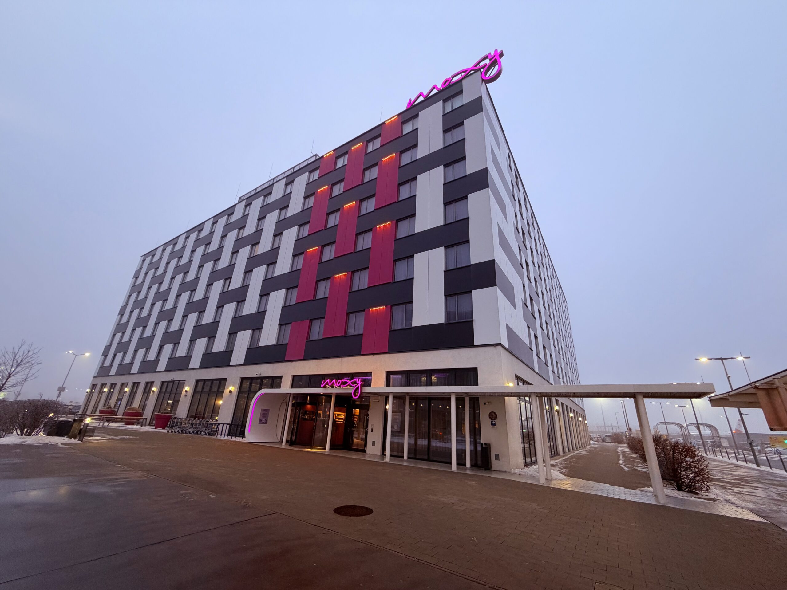 Moxy Vienna Airport kivülről.