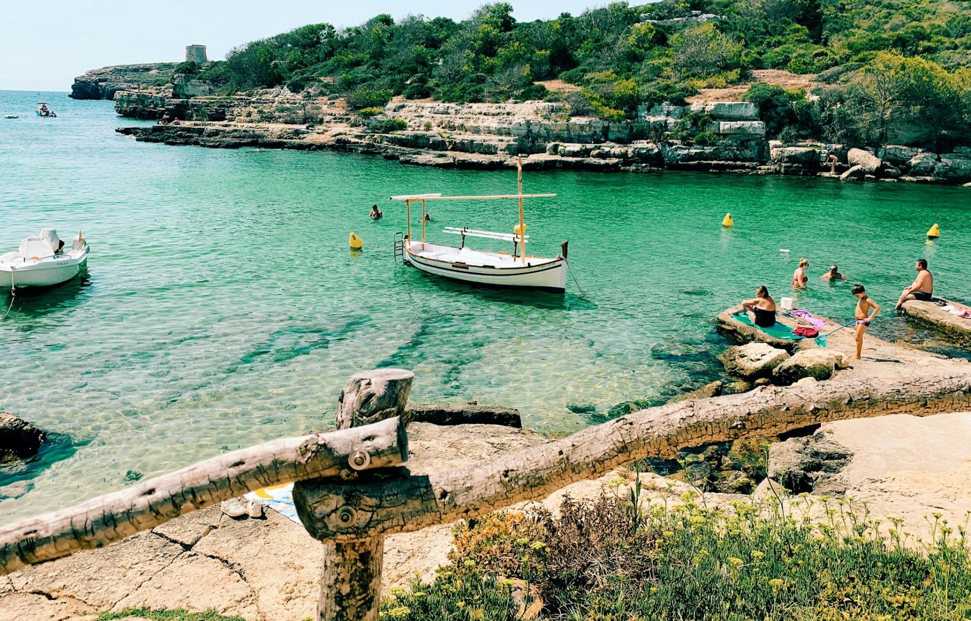 Menorca repülőjegy 47.666 Ft-tól – türkiz öböl és fehér homokos strand