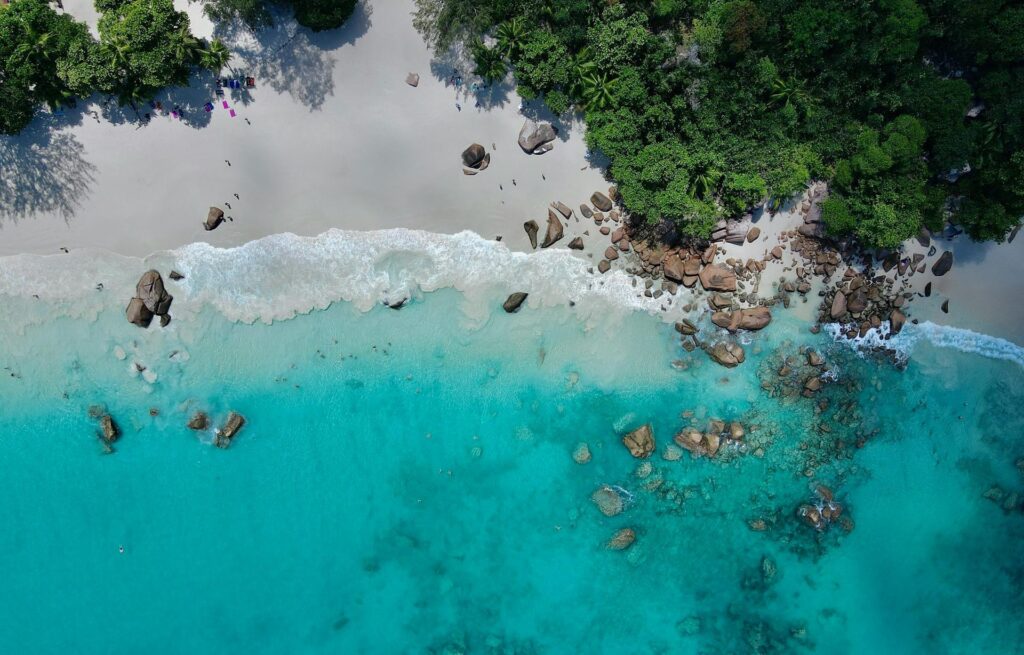 Seychelle-szigetek repülőjegy 149.988 Ft-tól – gránitsziklás strand és türkiz víz