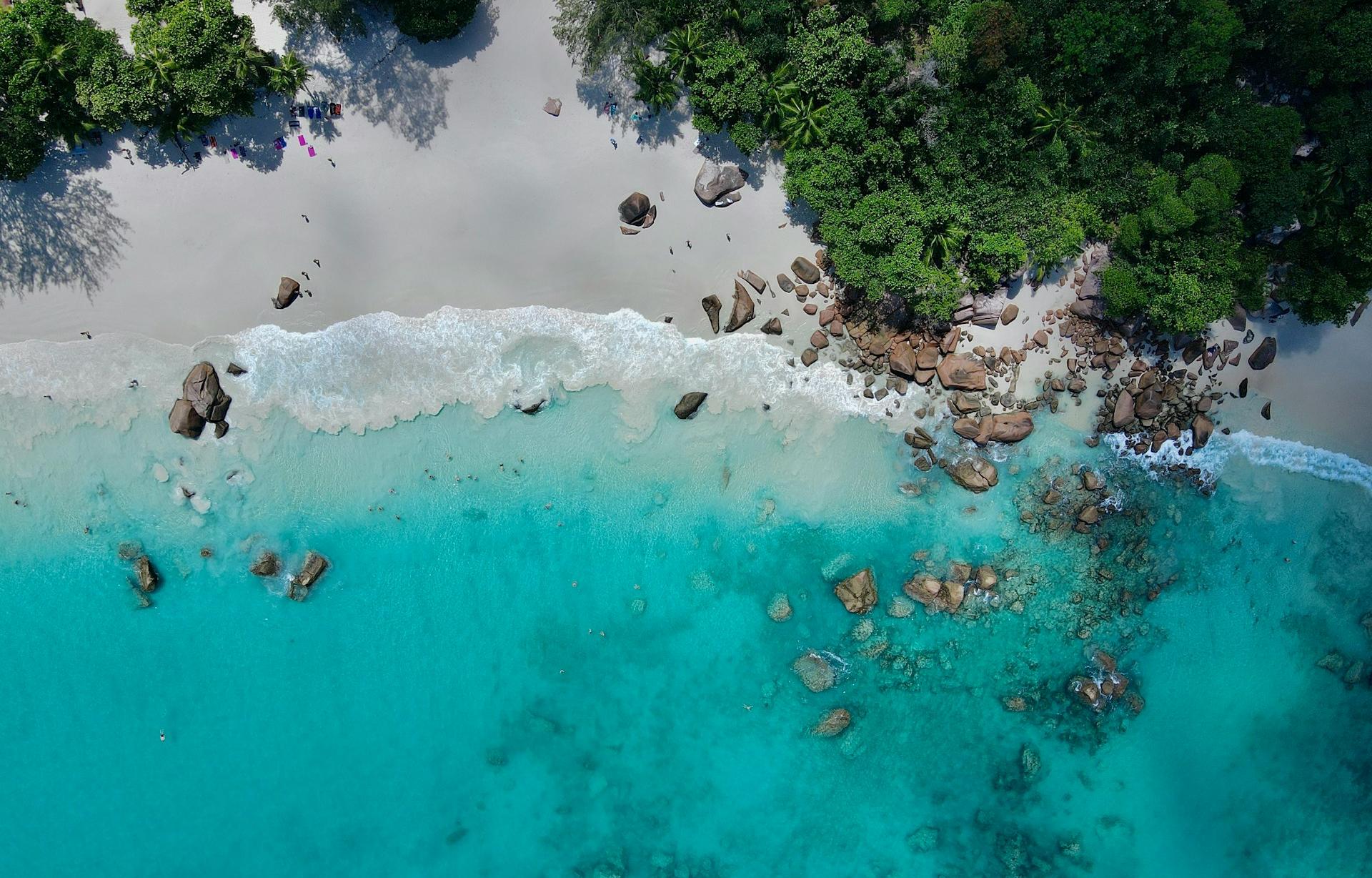 Seychelle-szigetek repülőjegy 149.988 Ft-tól – gránitsziklás strand és türkiz víz