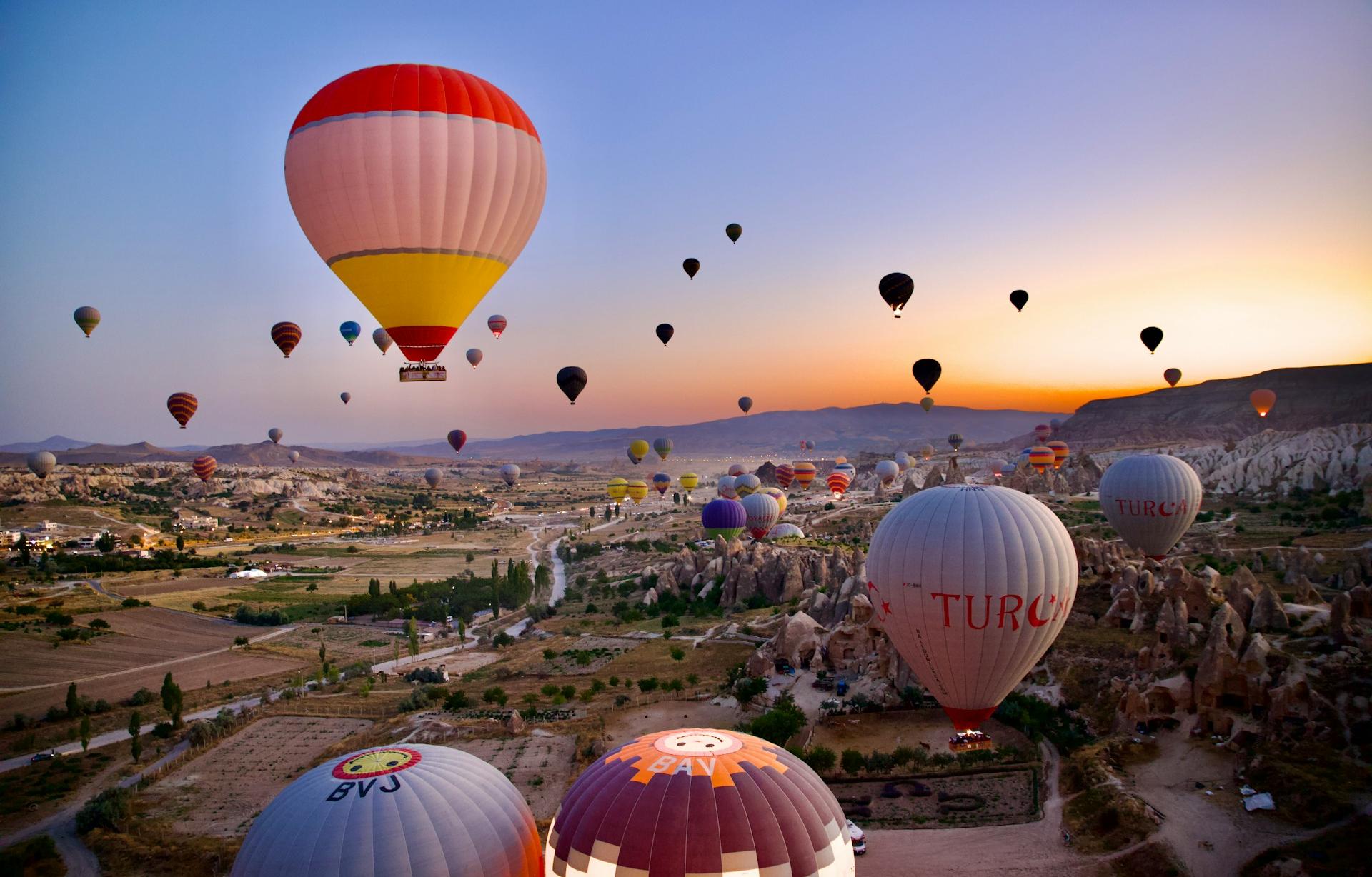 Kappadókia repülőjegy 79.314 Ft-tól – hőlégballonok napfelkeltekor