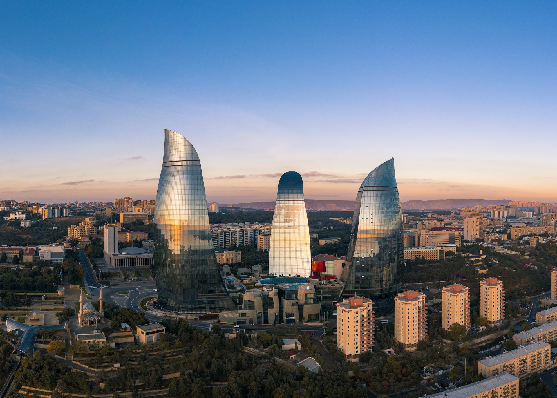 Baku repülőjegy 38.423 Ft-tól – Flame Towers és Baku panoráma