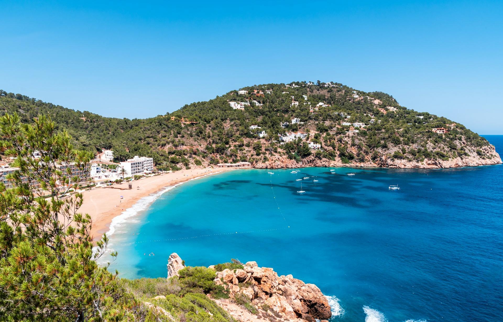 Ibiza repülőjegy 40.604 Ft-tól – Ibiza tengerpart és naplemente