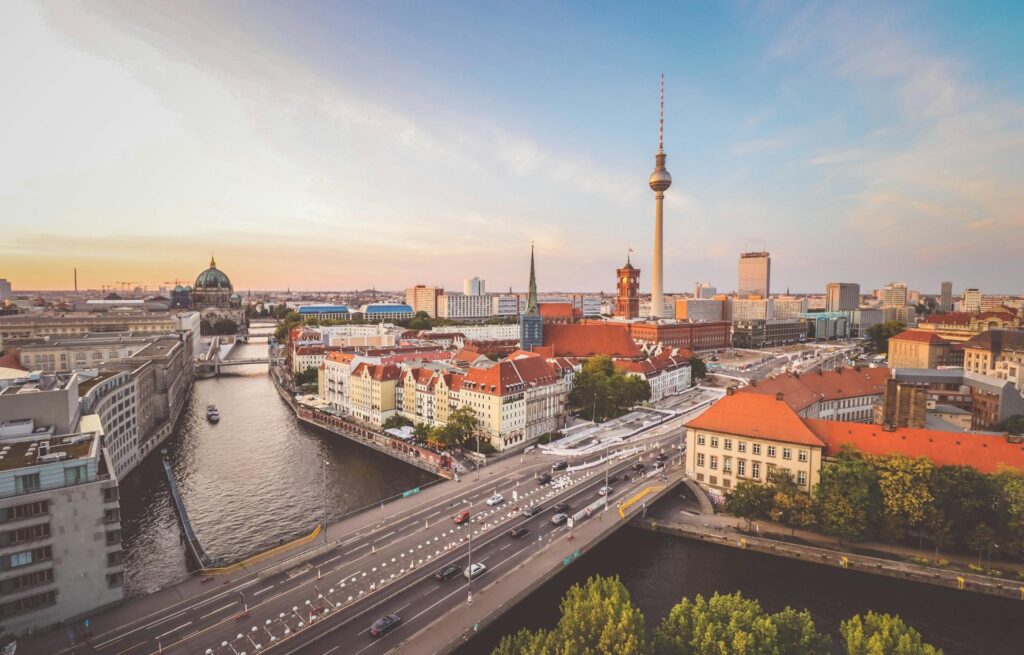 Berlin repülőjegy 13.760 Ft-tól – Brandenburgi kapu és városi látkép