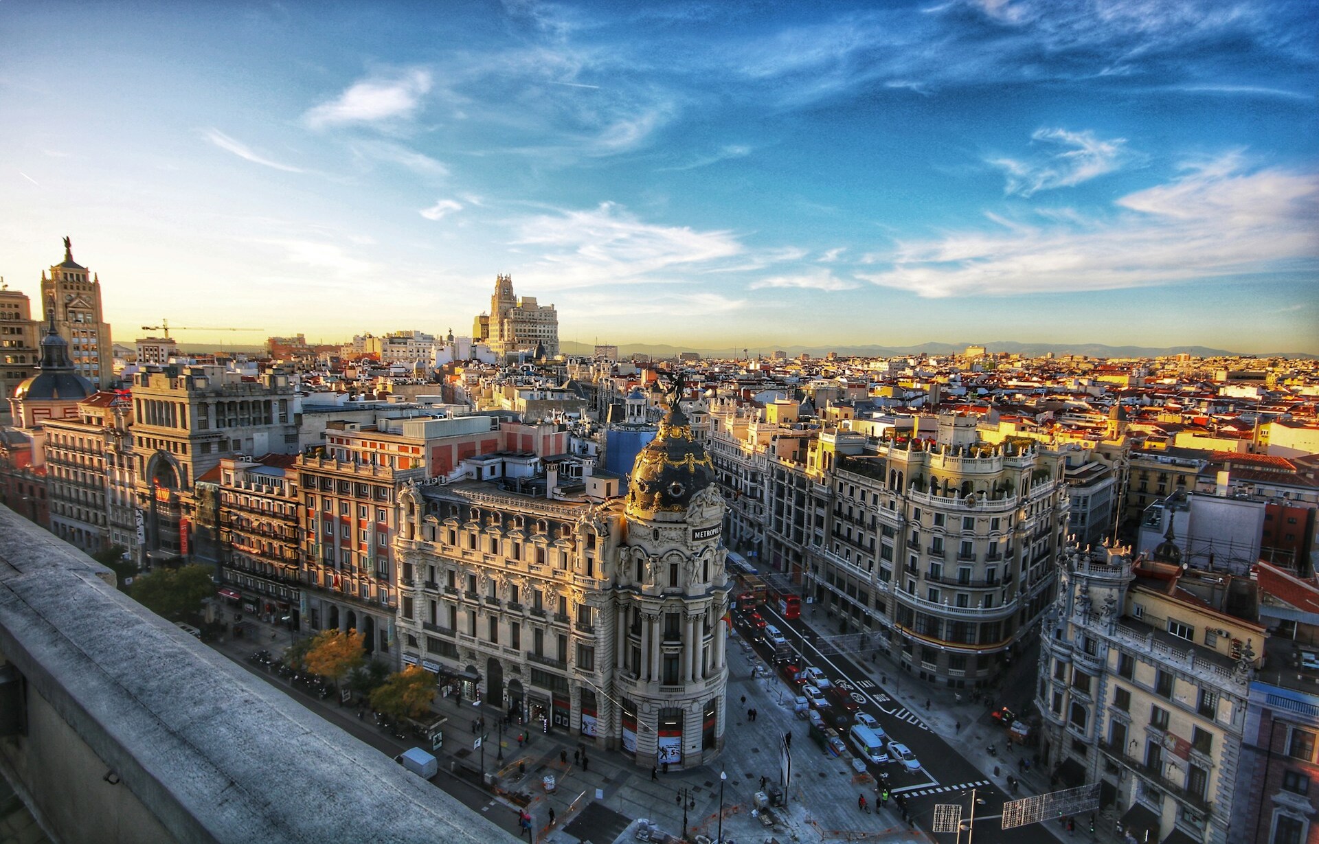 Madrid repülőjegy 15.555 Ft-tól – városi látkép és park