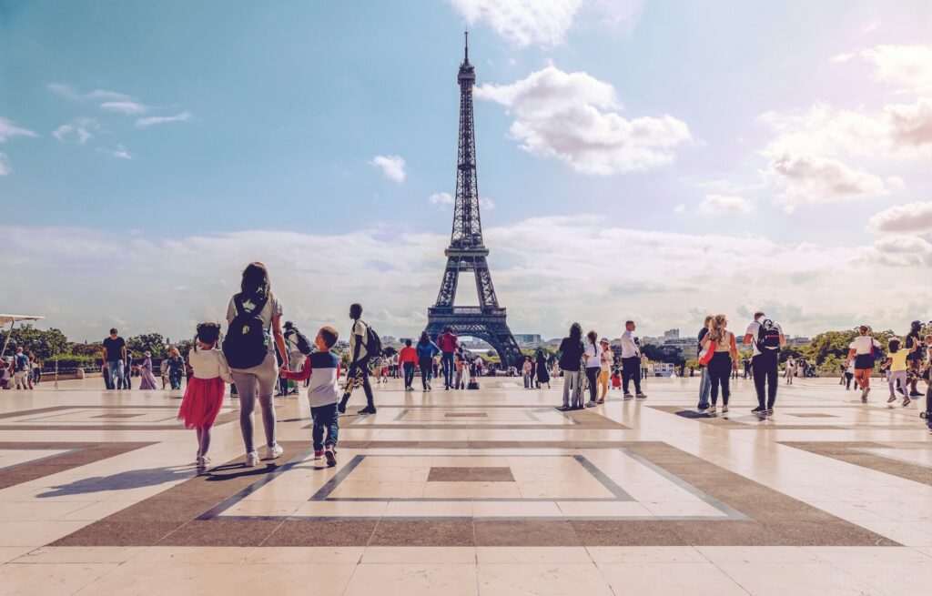 Párizs repülőjegy 20.550 Ft-tól – Eiffel-torony és városi látkép